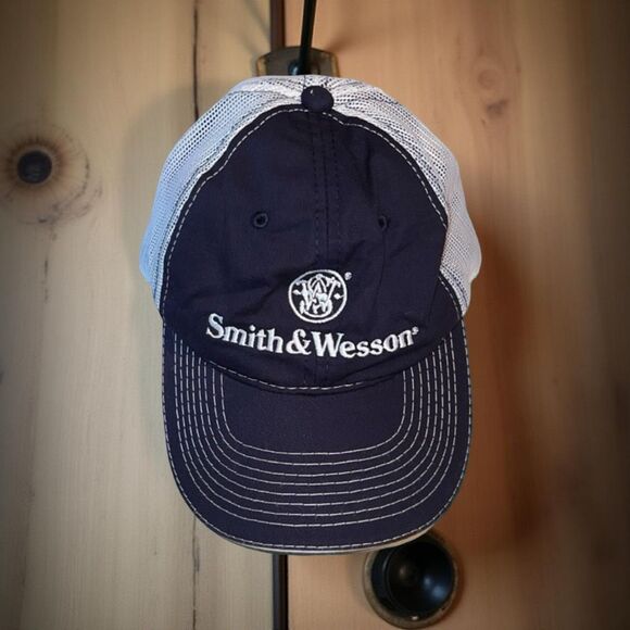 Smith and Wesson Classic Logo Trucker Snapback Cap Hat - Picture 1 of 7